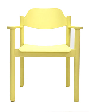 Gelb lackierter Holzstuhl mit Armlehnen