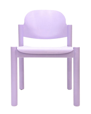 Fliederfarbener Holzstuhl