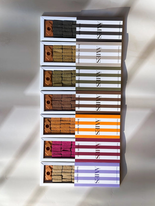 Natürliche Räucherstäbchen und Räuchergefäß - Bernsteinholz