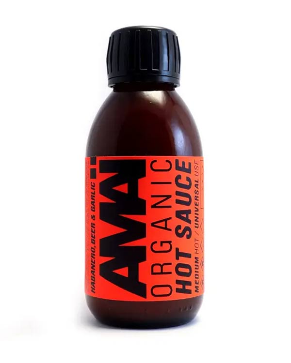 ANM Organic Hot Sauce, kleine braune Flasche mit schwarzem Deckel, mittlere Schärfe aus Habanero, Bier und Knoblauch, 155 ml, Bio, handgemacht in Brüssel.