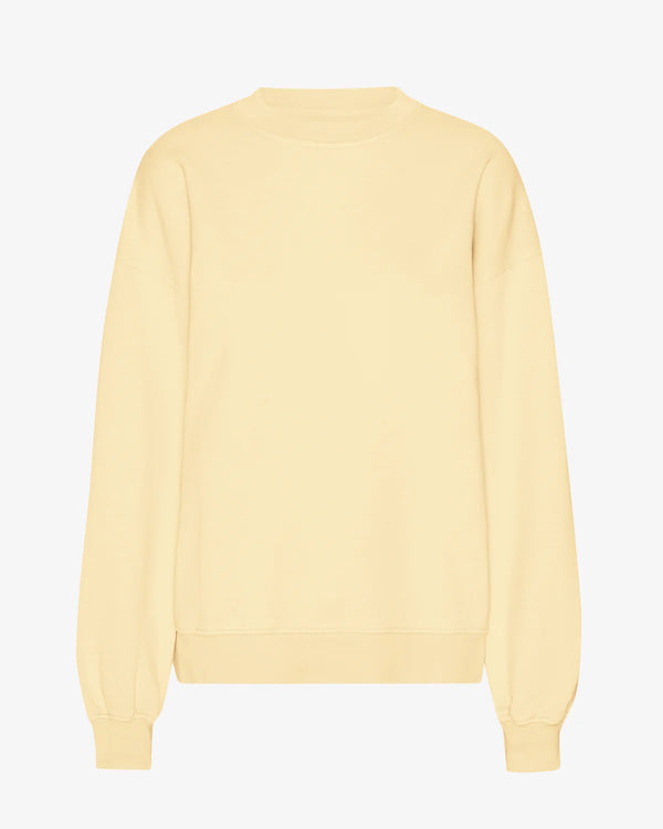 Organic Oversized Sweatshirt Soft Yellow aus 100% Bio-Baumwolle, langärmelig und vorgewaschen, präsentiert sich schlicht und umweltfreundlich, ideal für jeden Tag.