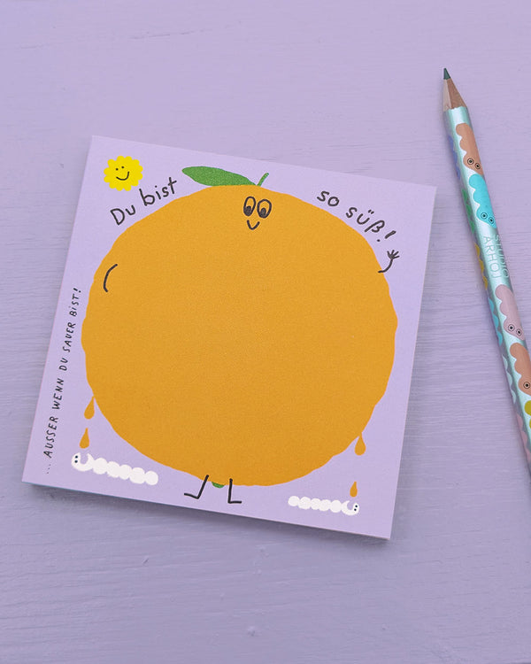 Human Empire Funny Fruits Block Sweet Orange mit Comic-Orange, Text Du bist so süß! und Bleistift mit Bärenmuster, 50 Blatt, nachhaltiges Papier.