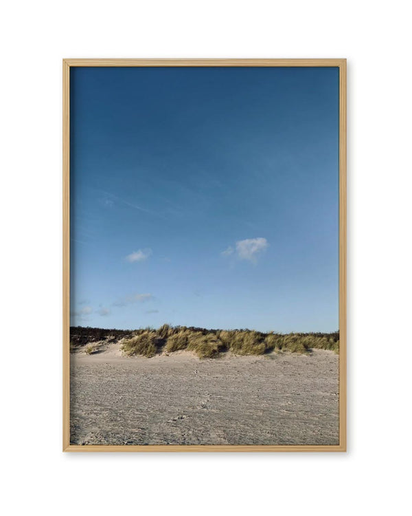 Baltic Sea 03 FineArt Print: Gerahmtes Foto einer Küstendünenlandschaft mit Sand, Dünengras und klarem Himmel, signiert und limitiert, ideal für Liebhaber von Kunst und Natur.