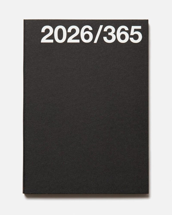 Schwarzer Basic Planer 2026/365 von Marjolein Delhaas, Hardcover, Taschenformat, mit 128 Kalenderseiten, 56 Notizseiten und farbigem Buchrand, ideal für 2026.