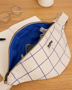 Bauchtasche Olivia in Naturweiß/Blau-Karo