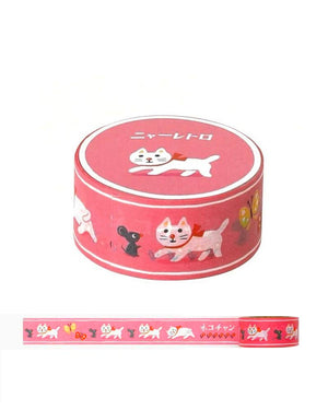 Hightide Retro Masking Tape White Cat mit weißen Katzen im roten Schal, Mäusen und Schmetterlingen auf rosa. Japanisches Design, perfekt für kreative Projekte. Länge: 5m, Breite: 18mm.
