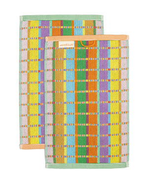 Odds & Ends Gästehandtuch #70 Criss Cross (2er Set): Zwei rechteckige, bunt karierte Handtücher aus 100% Baumwolle, mit Etikett zum Aufhängen, hergestellt in Portugal.