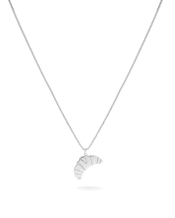 Croissant Kette Silber mit filigranem Croissant-Anhänger, gefertigt aus 24 Karat vergoldetem Sterlingsilber, Teil der CROISSANT-Kollektion, 49,5 cm Länge, handgefertigt in Italien.