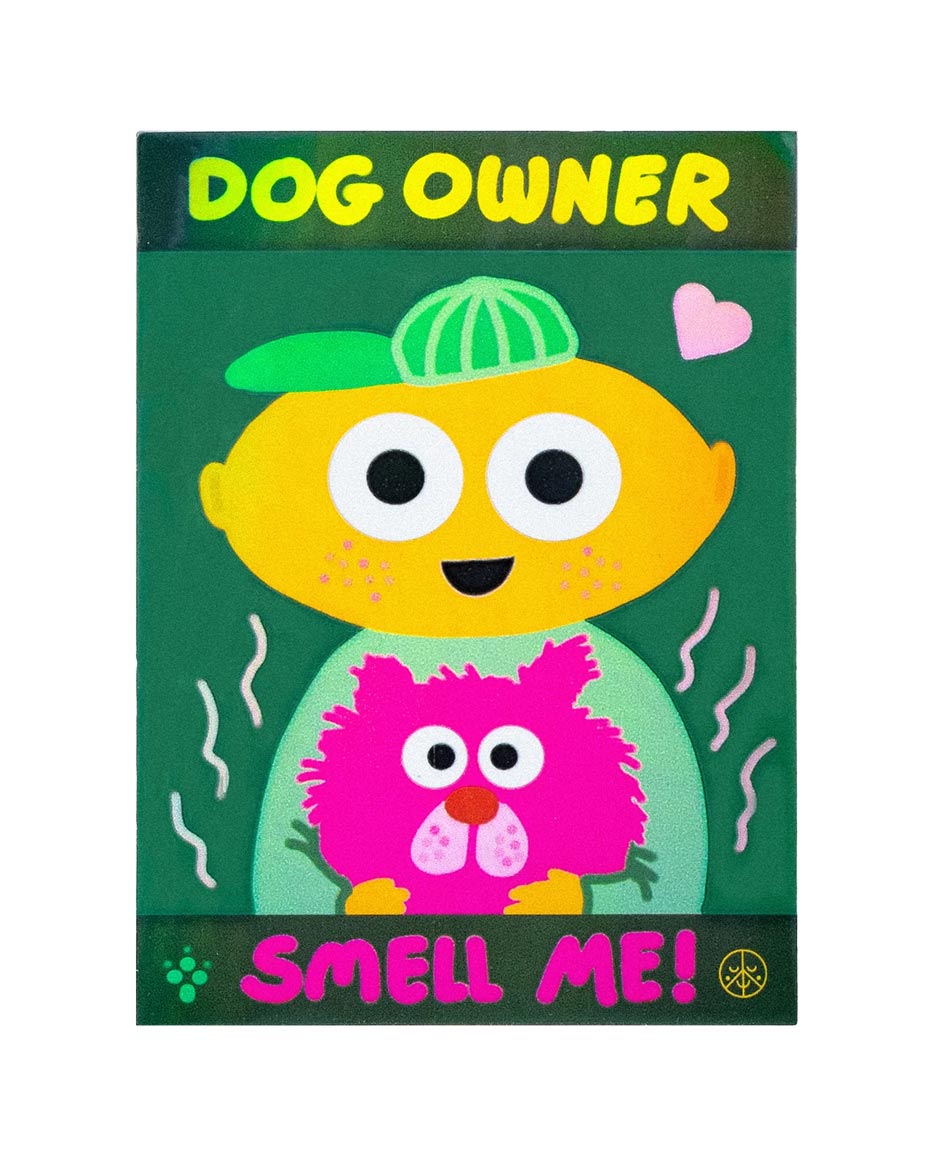 Studio Arhoj - Arhoj Sticker Dog Owner: Cartoon-Sticker mit gelbem Charakter, pinkem Hund und lustigen Stink Linien. Perfekt zum Aufpeppen von Laptops, Flaschen und Planern.