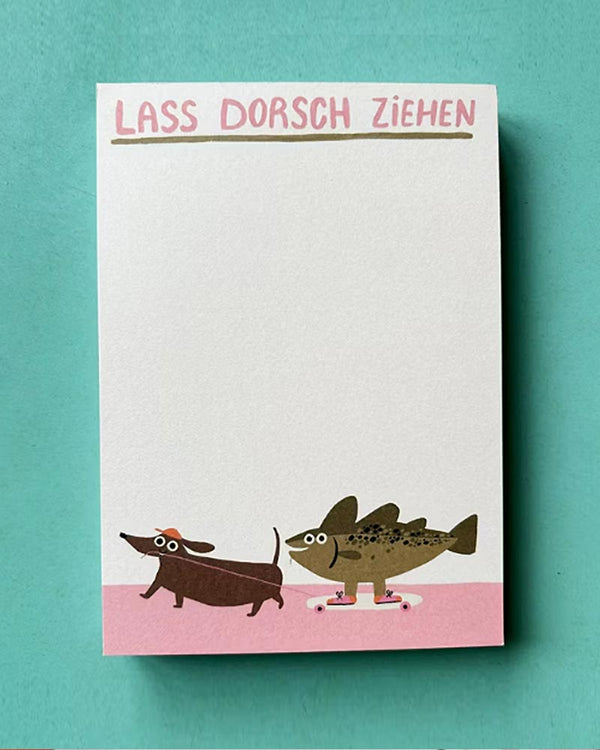 Lass Dorsch Ziehen Block mit handgezeichnetem Dackel und Dorsch auf Rollschuhen. 50 Blatt für Notizen, klimaneutral gedruckt, von Illustratorin Slinga.