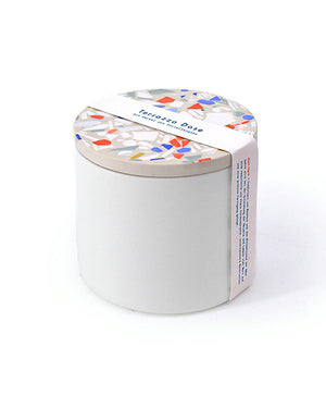 Dose 700ml Terrazzo Bold Sand Lux, weißer Glasbehälter mit einzigartigem handgefertigtem Terrazzo-Deckel, ideal zur stilvollen, luftdichten Aufbewahrung von Küchen- und Badezimmerartikeln.