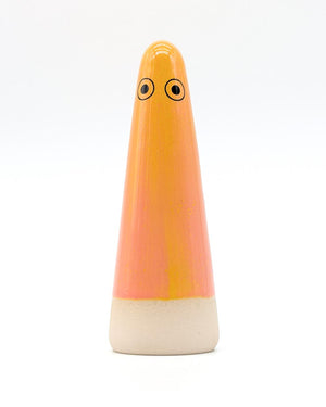 Keramikfigur Ghost No. 18 von Studio Arhoj, konisch, orange glasiert, mit unglasiertem Tonboden und zwei schwarzen Punkten als Augen, inspiriert von Shinto-Ideen.