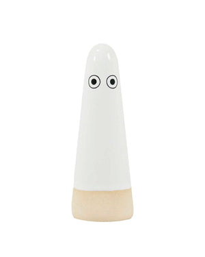 Studio Arhoj - Ghost Classic White: Handgefertigte, minimalistische Keramikfigur im Geisterdesign, weiß glasiert mit schwarzen Augen, unglasierter Sockel. Vielseitig nutzbar und einzigartig.
