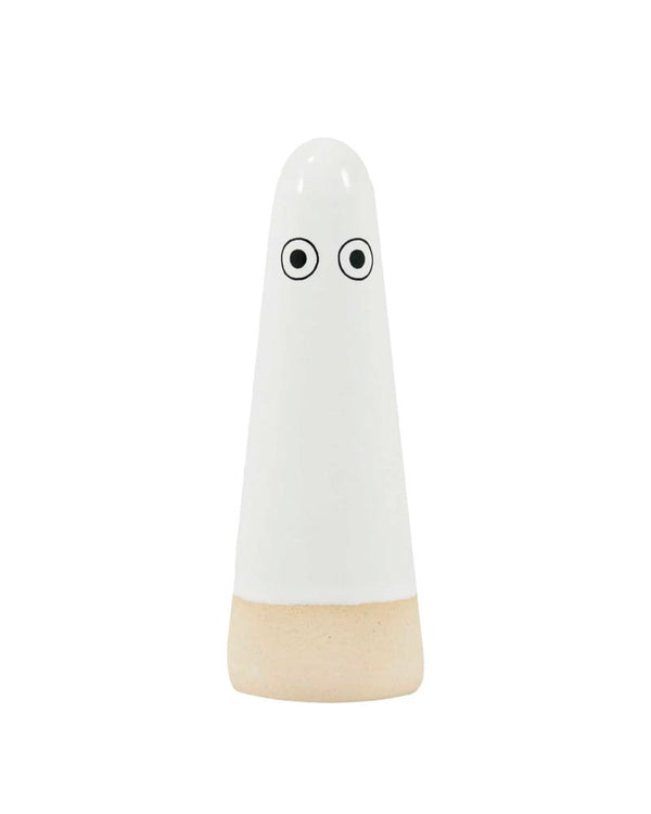 Studio Arhoj - Ghost Classic White: Handgefertigte, minimalistische Keramikfigur im Geisterdesign, weiß glasiert mit schwarzen Augen, unglasierter Sockel. Vielseitig nutzbar und einzigartig.