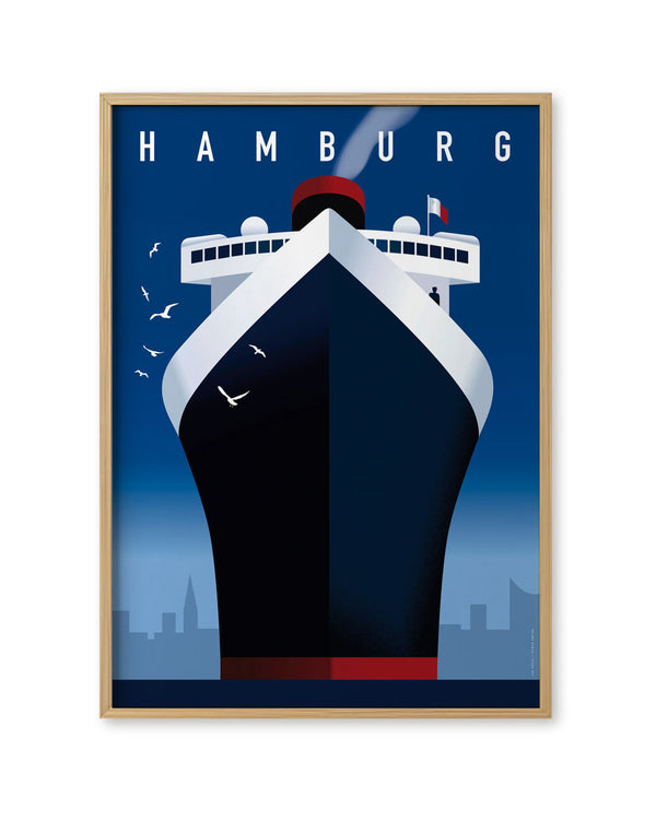 Hamburg Hafen Poster: Minimalistisches Printmotiv eines Kreuzfahrtschiffs mit Hamburger Skyline, entworfen von Jan Kruse. Erhältlich in zwei Größen auf hochwertigem Offsetpapier.