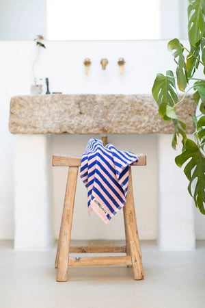Naram Handtuch Dazzling Blue & Rose (50x80cm)