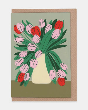 Illustration der Pink Tulips Klappkarte, zeigt einen gelben Vase mit rosa und roten Tulpen, gestaltet von Agathe Singer, inklusive braunem Umschlag, auf hochwertigem Kunstdruckkarton.