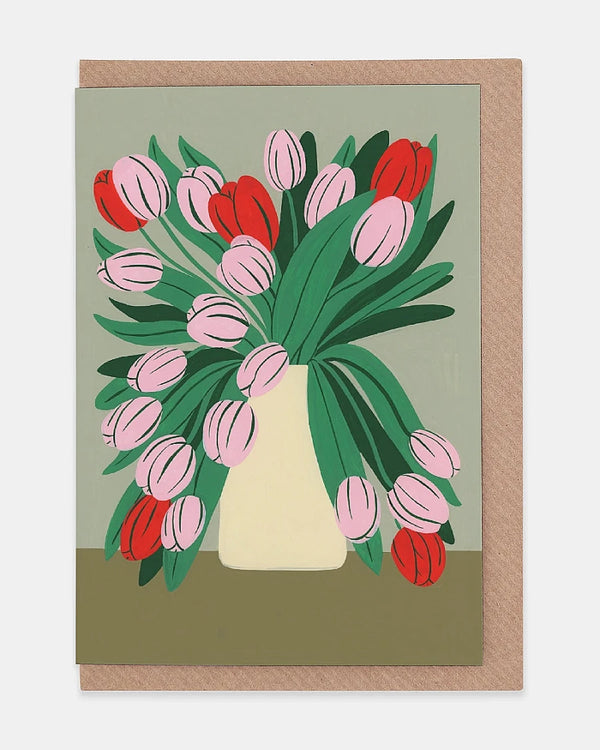 Illustration der Pink Tulips Klappkarte, zeigt einen gelben Vase mit rosa und roten Tulpen, gestaltet von Agathe Singer, inklusive braunem Umschlag, auf hochwertigem Kunstdruckkarton.