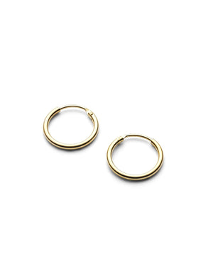 Creolen Gold Gr. S: Schlichte, polierte vergoldete Ohrringe aus 24 Karat vergoldetem 925er Sterlingsilber, dargestellt auf weißem Hintergrund, handgefertigt in Italien.