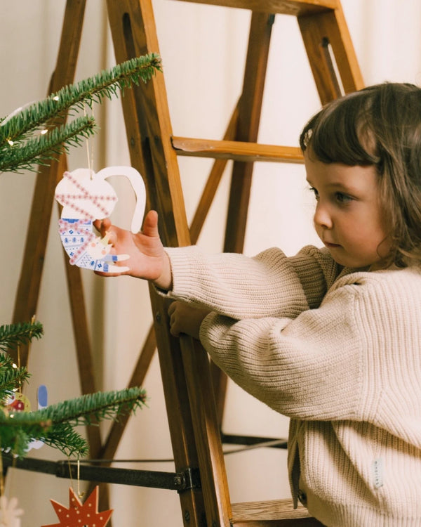 Hölzerner 3D-Weihnachtsbaum-Anhänger Auto mit Weihnachtsbaum