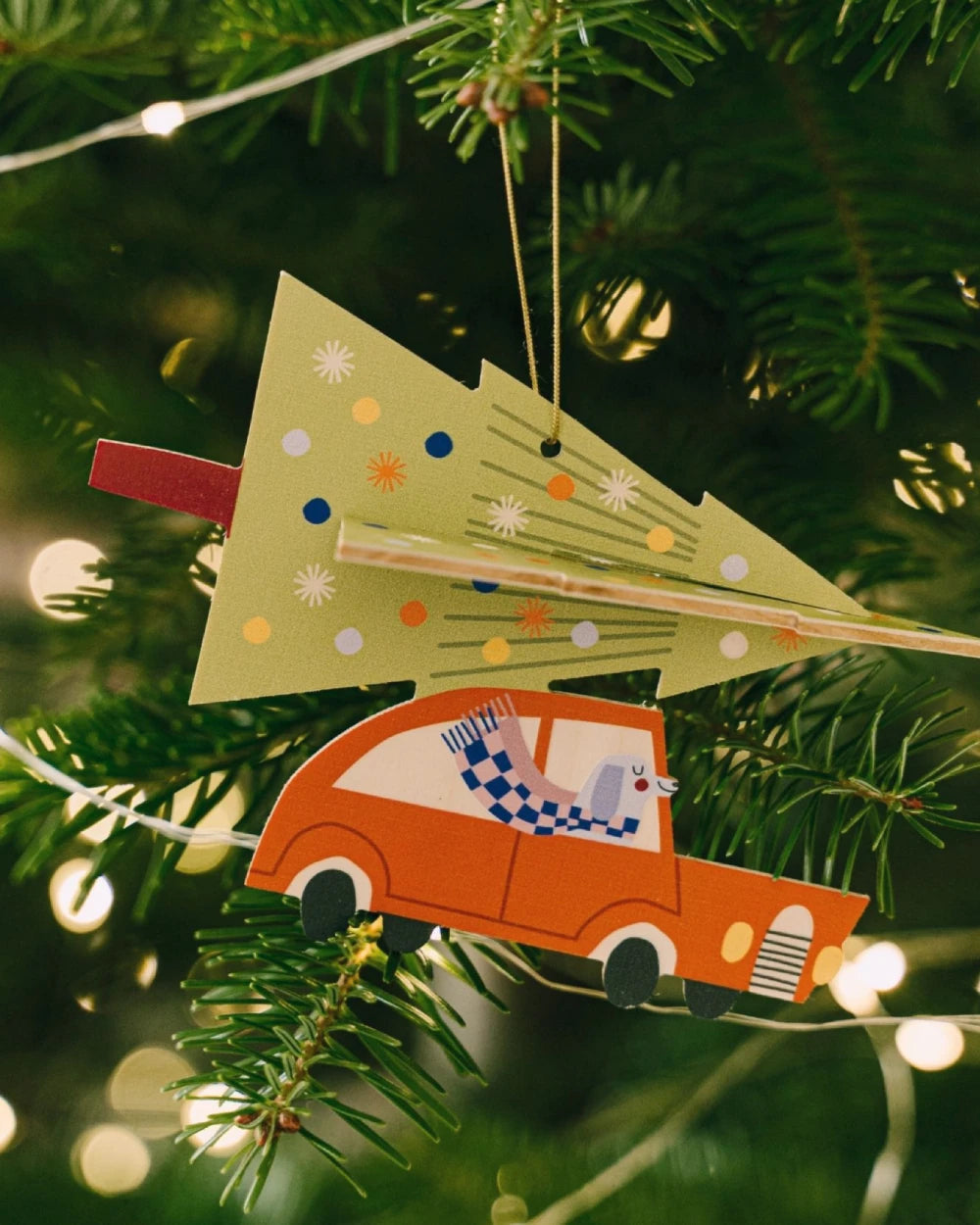Hölzerner 3D-Weihnachtsbaum-Anhänger Auto mit Weihnachtsbaum