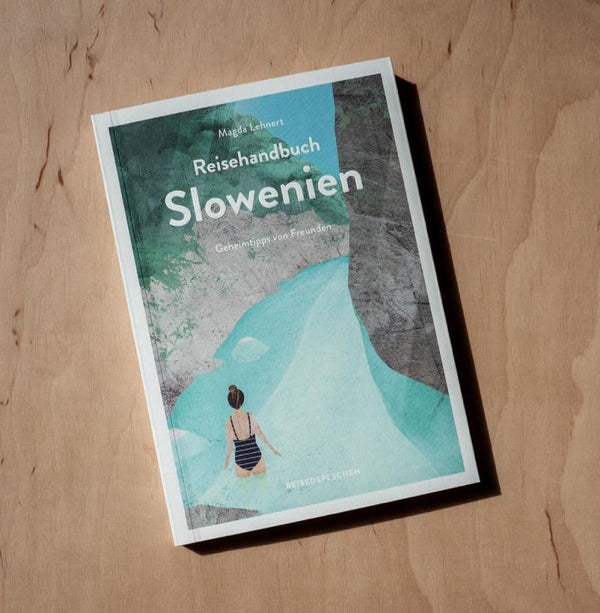 Reisehandbuch Slowenien von Magda Lehnert, Taschenbuch mit Geheimtipps, zeigt Frau im Wasser auf Cover; perfekte Ergänzung zu Human Empire Shop's einzigartigem Sortiment.