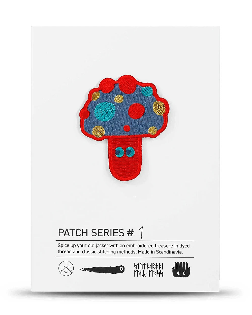 Arhoj Patch Shroom (Serie #1): Kleiner, aufbügelbarer Pilz-Aufnäher mit blauem Hut, designed von Studio Arhoj, ideal zum Individualisieren von Kleidung und Accessoires. Maße: 5 x 6 cm.