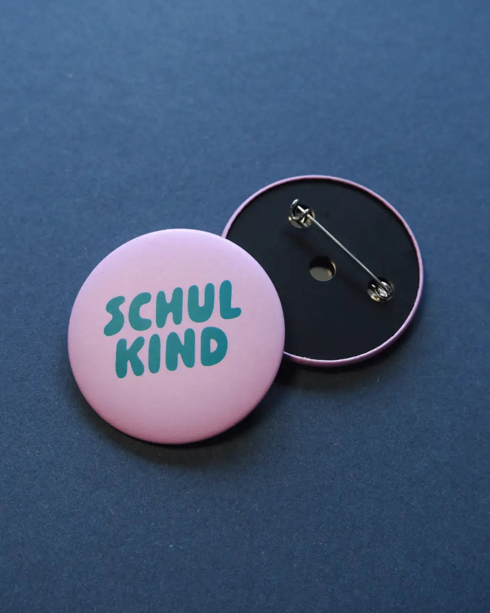Button Schulkind Flieder-Grün