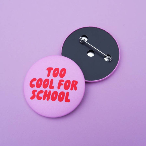 Button Too Cool For School Rosa Rot