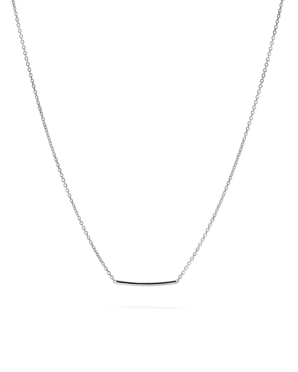 Pipe Kette Silber: Minimalistische Halskette mit feiner Silberkette und horizontalem Bar-Anhänger, handgefertigt in Italien, inspiriert von nordischem Design.