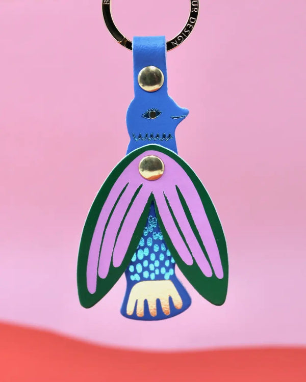 Songbird Schlüsselanhänger Cornflower aus Leder mit dreidimensionalem Effekt, bunte Schichten und Messingnieten, an vergoldetem Ring, von Ark Colour Design, Schottland.