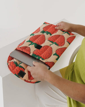 Baggu Puffy Laptop Sleeve 16" Strawberry