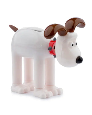 Gromit Solar Pal Wackelfigur, weiße Cartoon-Hundefigur mit braunen Ohren, rotem Halsband und langen Beinen, aus Kunststoff und Metall, 6 x 9 cm.