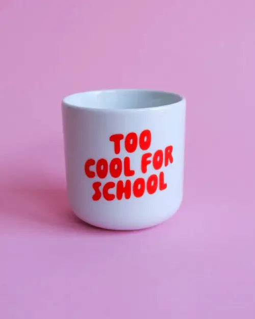 Weißer Keramikbecher Rote Schrift Too Cool for school tinyday