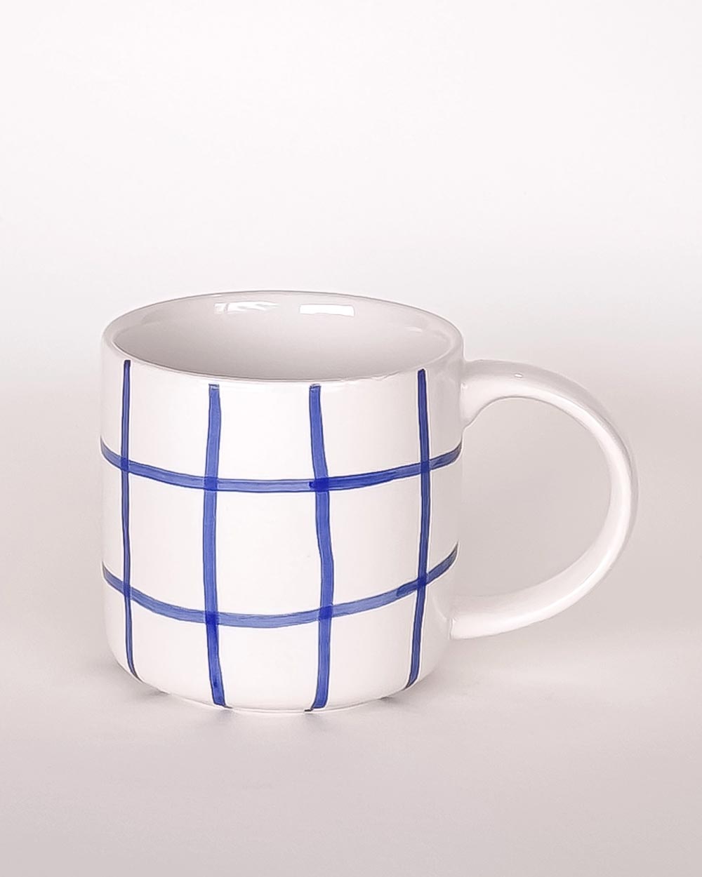 Weißer Becher Tasse Magazin Minori Karomuster Blaue Streifen Henkel