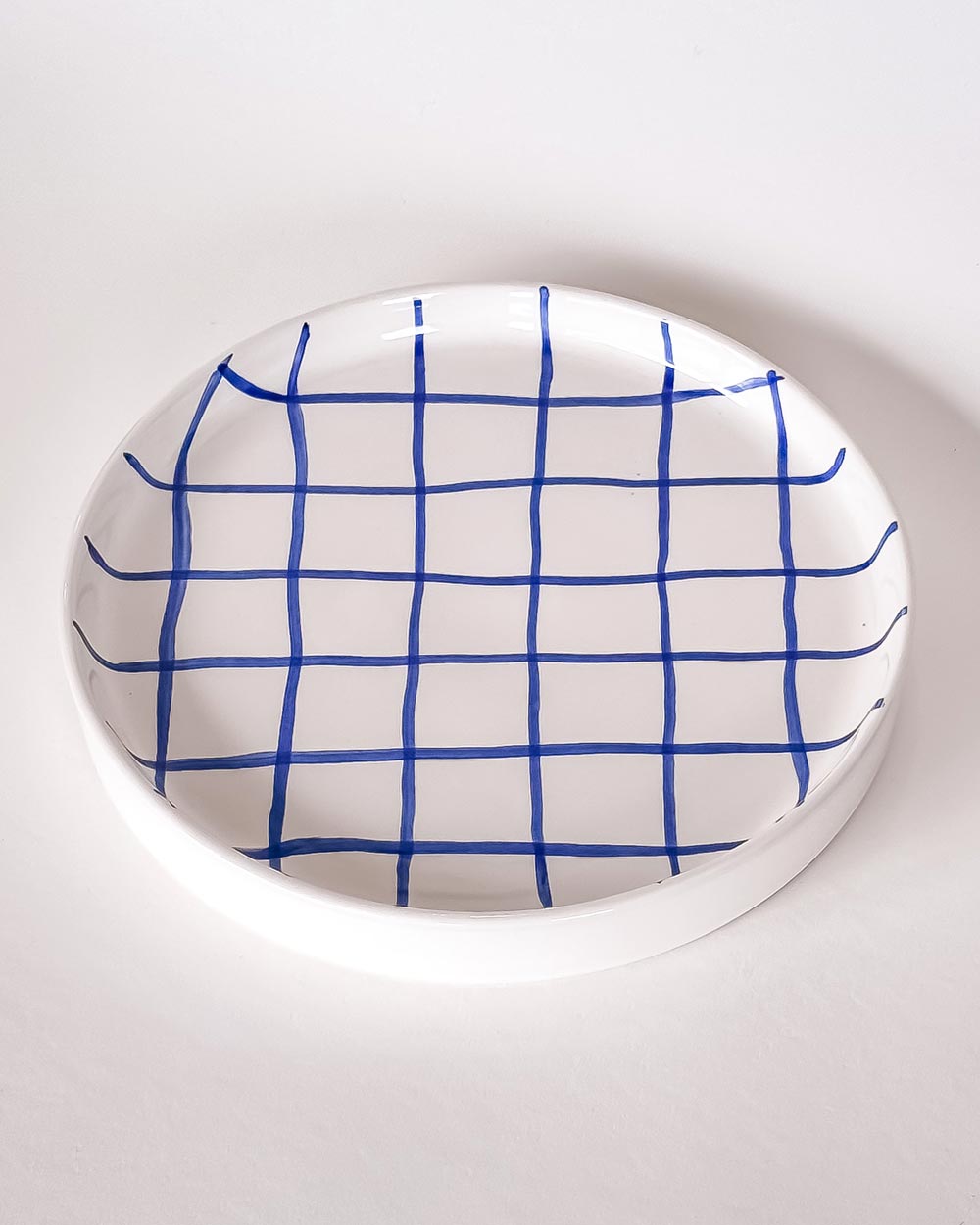 Keramikteller mit blauem Karomuster Magazin Minori.
