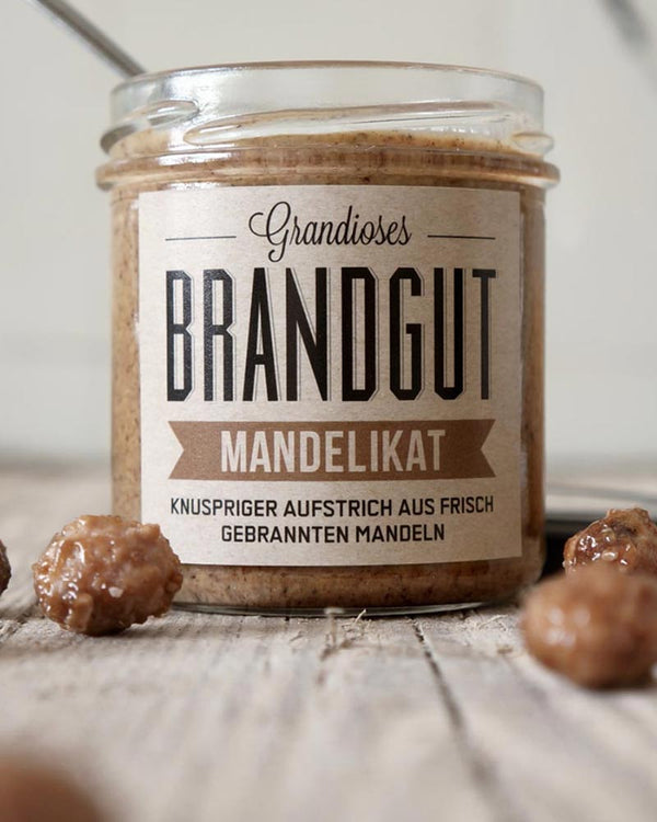 Mandelikat - Creme aus gebrannten Mandeln mit Meersalz