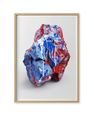 Meteorit FineArt: Abstrakter Kunstdruck von Jan Kruse, signiert, auf Hahnemühle Photo Rag Papier, zeigt eine bemalte Felsform in schlichtem Holzrahmen.