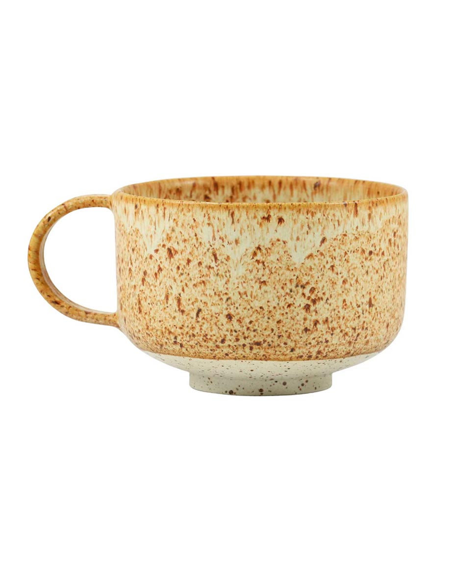 Studio Arhoj - Mion Mug Puffin Egg: Handgefertigte Steinzeug-Tasse mit Henkel und rustikalem Charme, speckle Tan-Braun-Glasur, einzigartiges Design von Studio Arhoj, Kopenhagen.