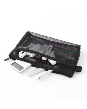 Midori Mesh Pen Pouch Black mit doppelt Reißverschluss, enthält digitale Taschenwaage, USB-Adapter, Stift und flache Werkzeuge. Ideal für Schreibwaren und Zubehör.