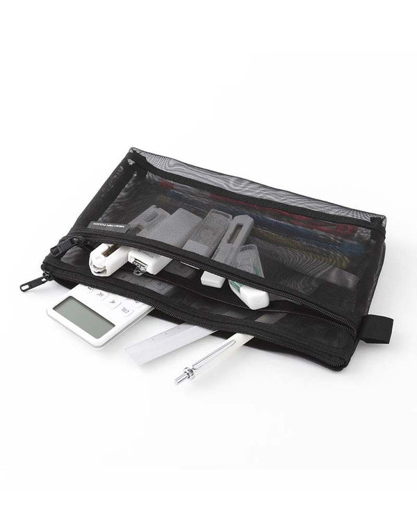 Midori Mesh Pen Pouch Black mit doppelt Reißverschluss, enthält digitale Taschenwaage, USB-Adapter, Stift und flache Werkzeuge. Ideal für Schreibwaren und Zubehör.