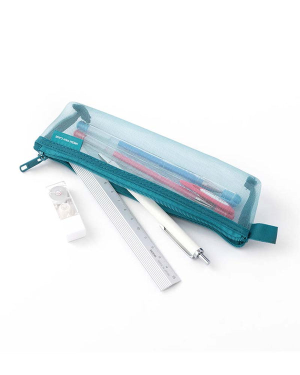 Midori Mesh Pen Case Blue: Kleines, transparentes Stiftetui mit Zipper, enthält Lineal, Stifte und Radierer. Kompakt und leicht, ideal für unterwegs.