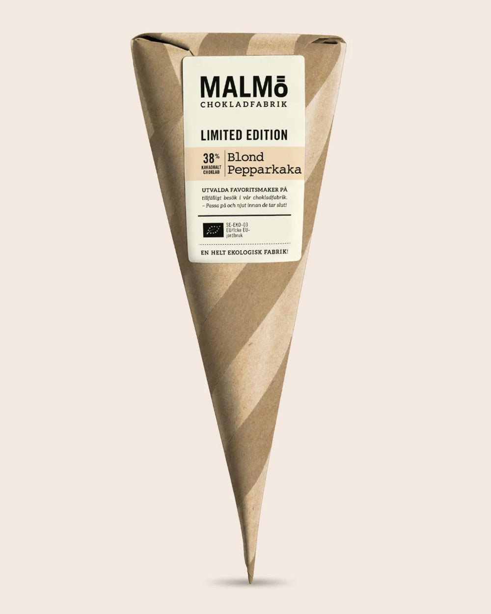 Malmö Organic Cone Weiße Schokolade (38% Kakao) mit Lebkuchengewürz, limitierte Edition, in gestreifter Papiertüte, enthält 18 biologisch-fair gehandelte Pralinen aus Schweden.
