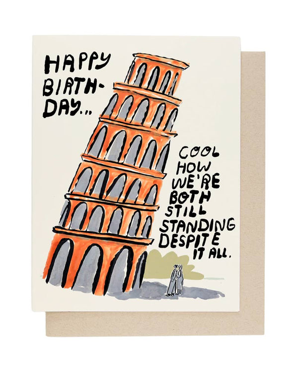 People I've Loved Still Standing Klappkarte mit humorvollem Pisa-Motiv und Spruch über Standhaftigkeit im Alter. Maße: 108 x 140 mm, inklusive Umschlag.