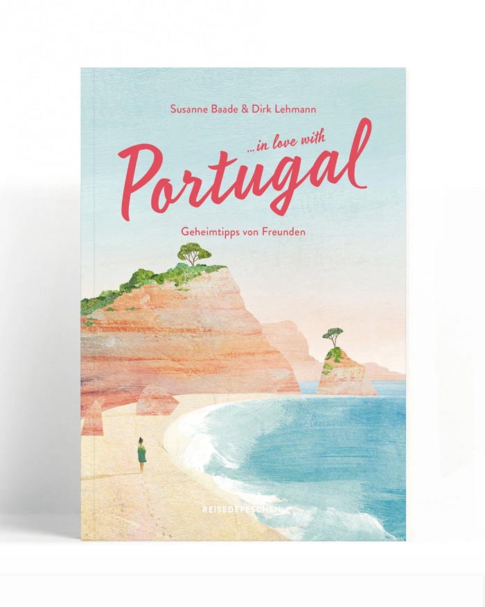 Reisehandbuch Portugal - Geheimtipps von Freunden von Baade & Lehmann; Cover mit Strand, Klippen und Spaziergänger. 192 Seiten, ISBN: 978-3-96348-021-8.