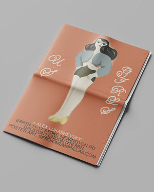 Poster-Kollektion von Sergio Membrillas. Gezeigt wird ein gefaltetes Poster mit retro-Illustration einer Frau und Eventinfos, präsentiert im Zeitungsformat mit hochwertigem Druck.