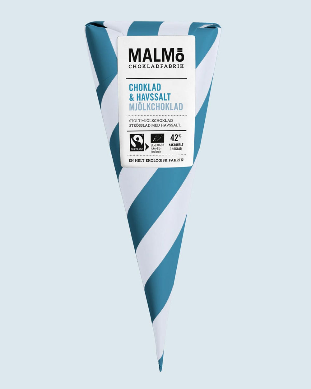 Produktbild der Malmö Organic Cone Milchschokolade (44% Kakao) mit Meersalz, in blau-weiß gestreifter Verpackung, Bio- und Fairtrade-zertifiziert, von Malmö Chokladfabrik.