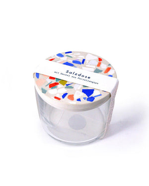 Salzdose 220ml Terrazzo Bold Sand mit rundem Terrazzo-Deckel aus Porzellangips, verziert mit einzigartigen Farbakzenten, gefertigt in Niedersachsen. Glasbehälter mit 220ml Fassungsvermögen.