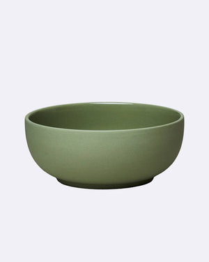 Chic.Mic Good Mood Schale Eucalyptus, eine olivgrüne Keramikschale mit mattem Finish, eignet sich ideal für Müsli oder Suppen, 650 ml Fassungsvermögen.