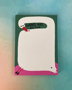 Memo-Pad Gans viel zu tun: Seiten in Gänseform mit Slogan „GANS VIEL ZU TUN“, perfekt für Notizen. Nachhaltig produziert, 50 Blatt Recyclingpapier, klimaneutral.